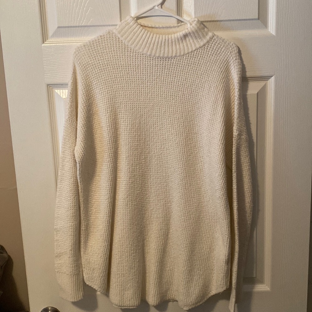 American Eagle white Sweater